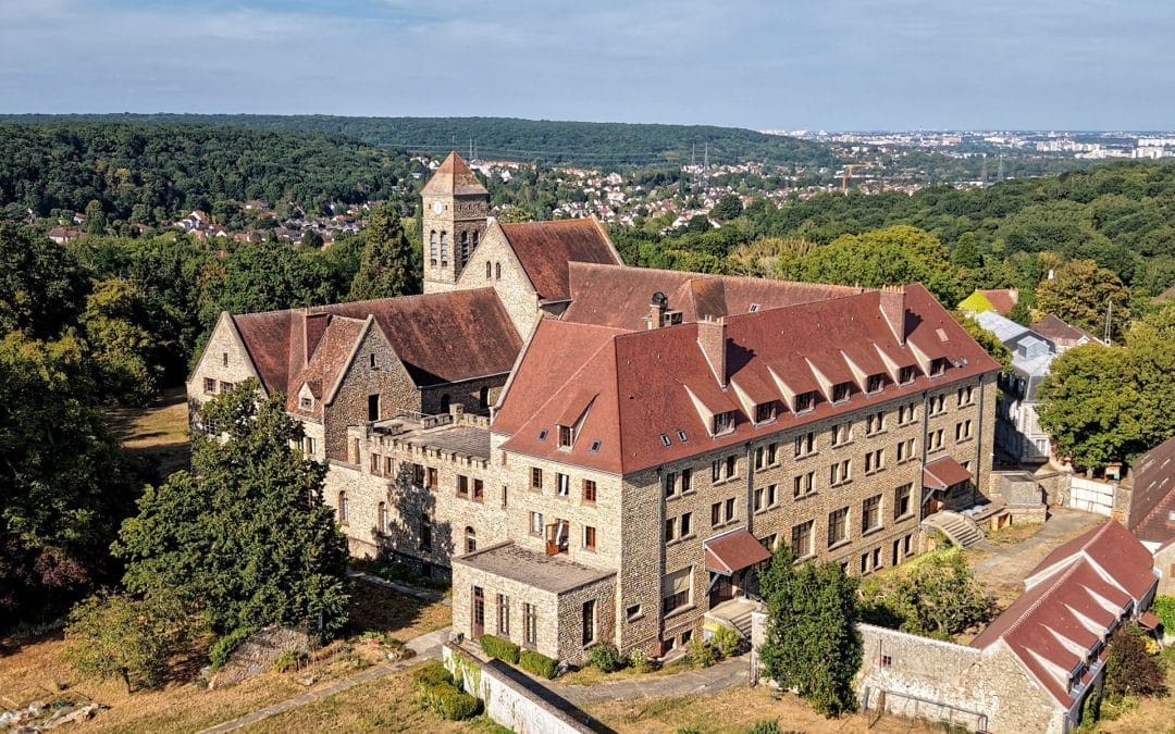 Les vitraux de l&rsquo;église abbatiale de Limon